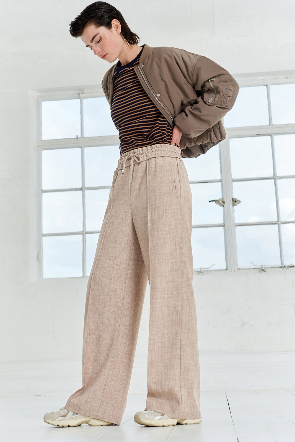 Фактурные эластичные брюки с широкими штанинами Next, бежевый
Фактурные эластичные брюки с широкими штанинами Next, бежевый