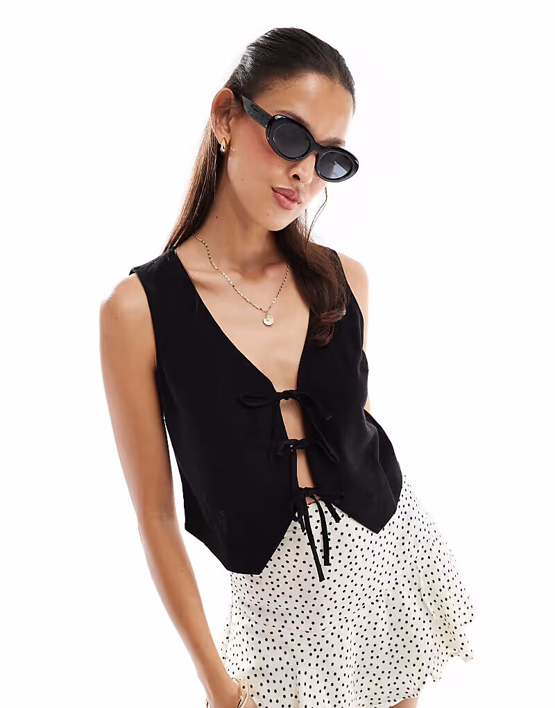 Жилет Miss Selfridge из льняной смеси с завязками спереди черного цвета
Жилет Miss Selfridge из льняной смеси с завязками спереди черного цвета