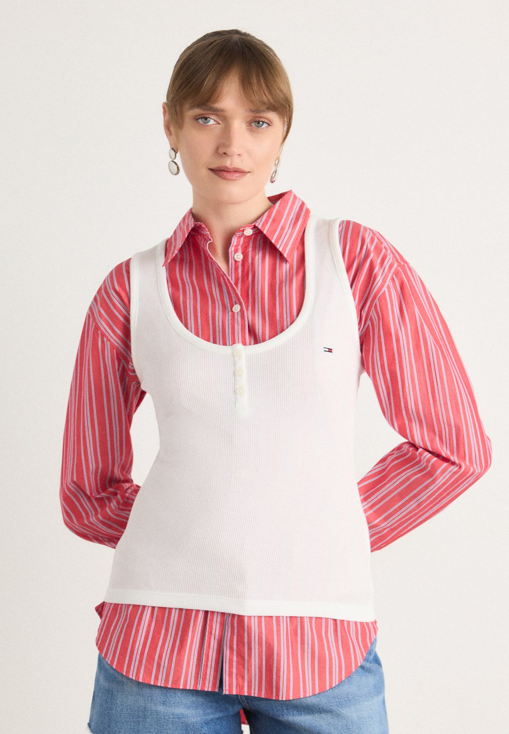 Топ HENLEY Tommy Jeans, кремовый 
Топ HENLEY Tommy Jeans, кремовый