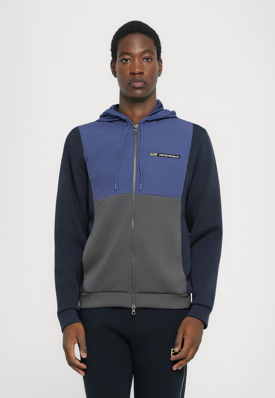 Худи EA7 Emporio Armani TRAIN ATHLETIC COLOUR BLOCK HOODIE, Blue
Худи EA7 Emporio Armani TRAIN ATHLETIC COLOUR BLOCK HOODIE, Blue