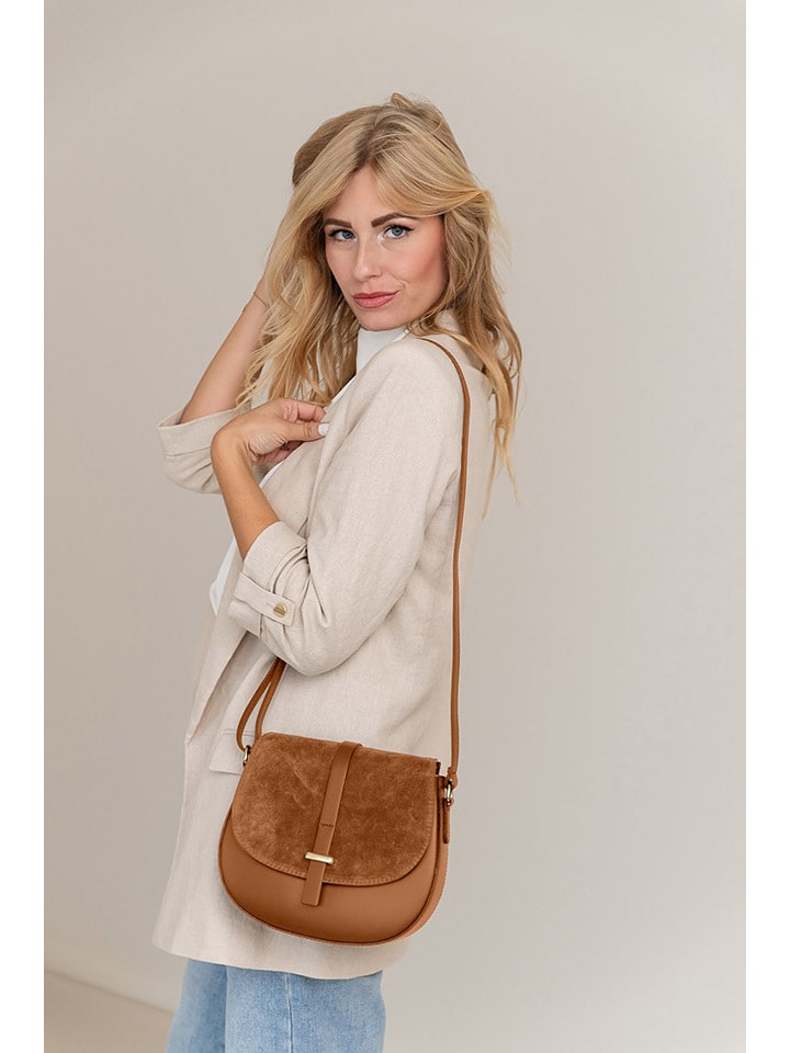 Lia Biassoni Кожаная сумка через плечо светло-коричневого цвета - (Ш)23 x (В)20 x (Г)6 см
Lia Biassoni Кожаная сумка через плечо светло-коричневого цвета - (Ш)23 x (В)20 x (Г)6 см