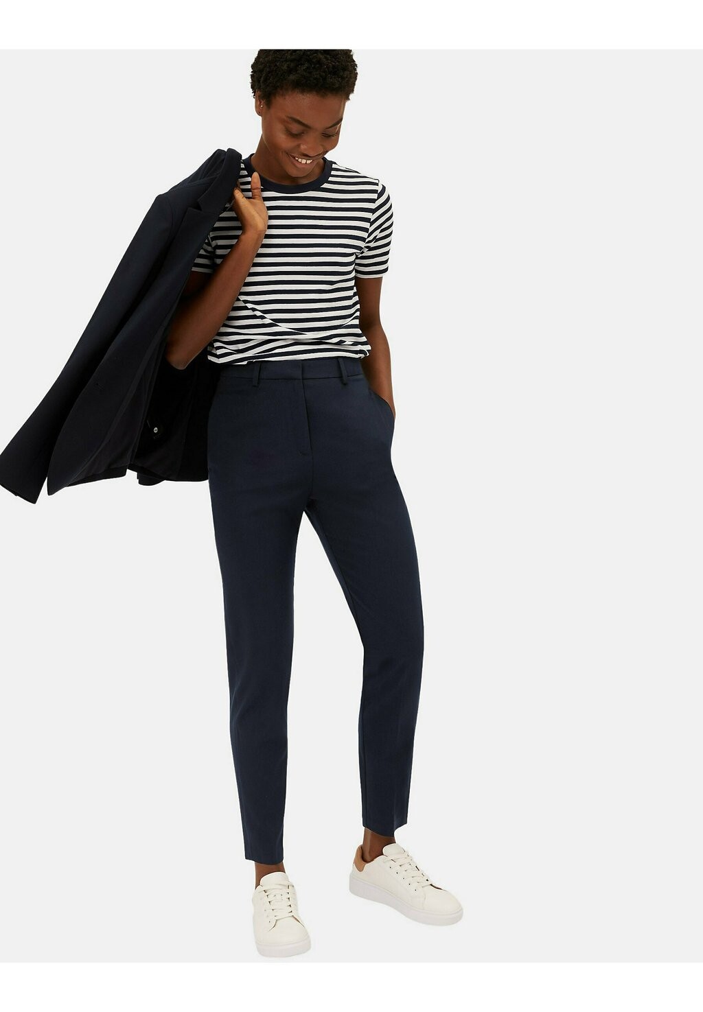 Брюки SLIM FIT ANKLE GRAZER WITH STRETCH Marks & Spencer, темно-синий
Брюки SLIM FIT ANKLE GRAZER WITH STRETCH Marks & Spencer, темно-синий