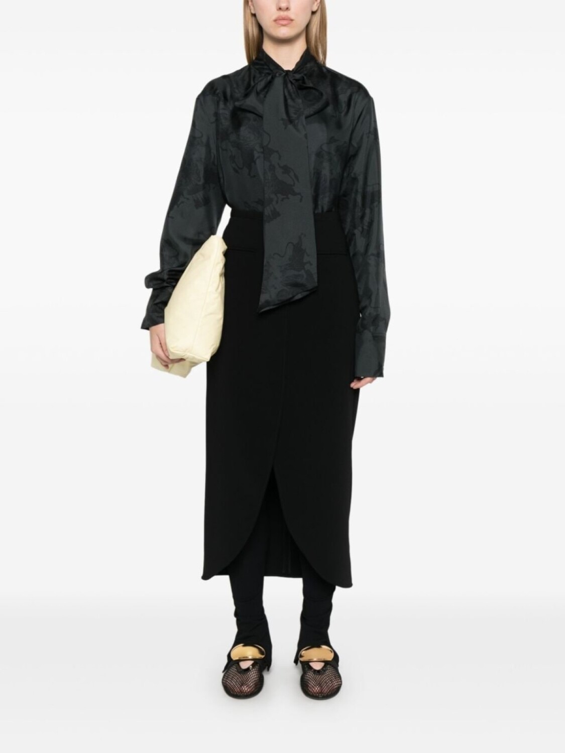 Fabiana Filippi шелковая рубашка с принтом из коллаборации с Benni Bosetto, черный
Fabiana Filippi шелковая рубашка с принтом из коллаборации с Benni Bosetto, черный