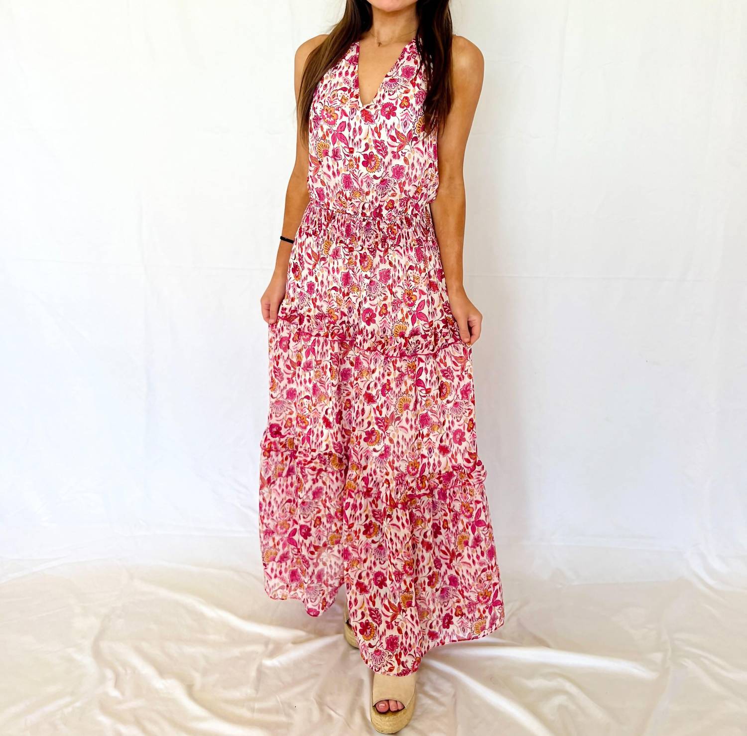 Кира розовое макси-платье с цветочным принтом Joy Joy
Кира розовое макси-платье с цветочным принтом Joy Joy