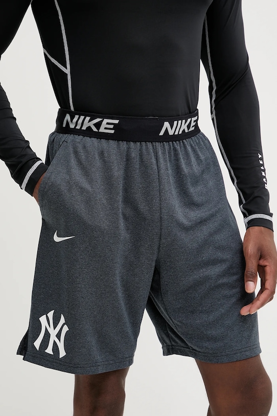 Тренировочные шорты New York Yankees Nike, серый
Тренировочные шорты New York Yankees Nike, серый