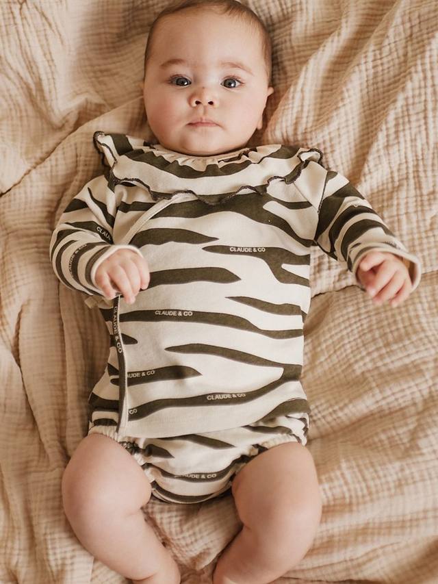 Детский топ с запахом remy и комплект шаровар Claude & Co, цвет Zebra 
Детский топ с запахом remy и комплект шаровар Claude & Co, цвет Zebra