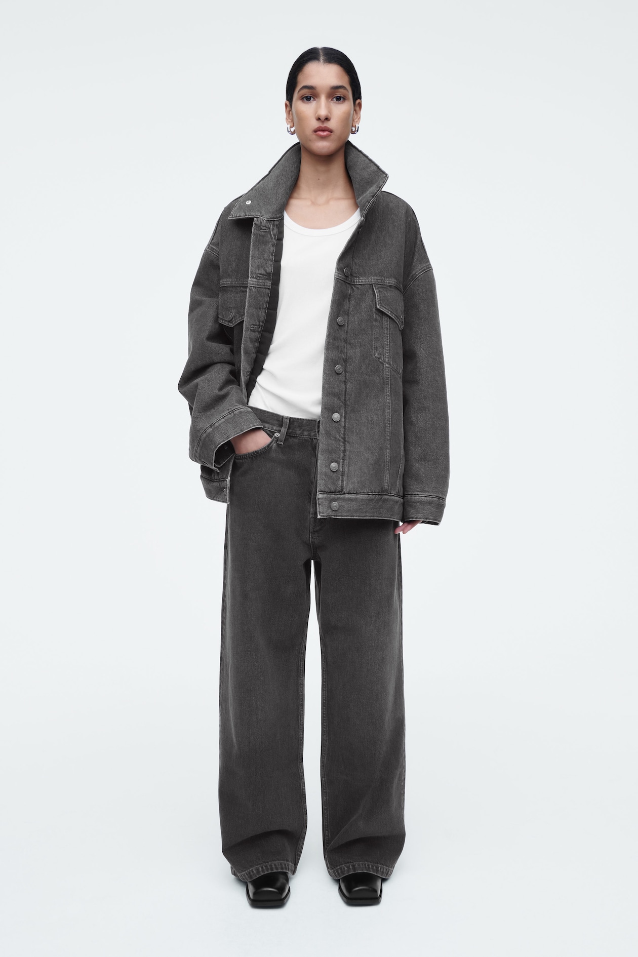 Джинсы "volume" с широкими штанинами COS, черный
Джинсы "volume" с широкими штанинами COS, черный