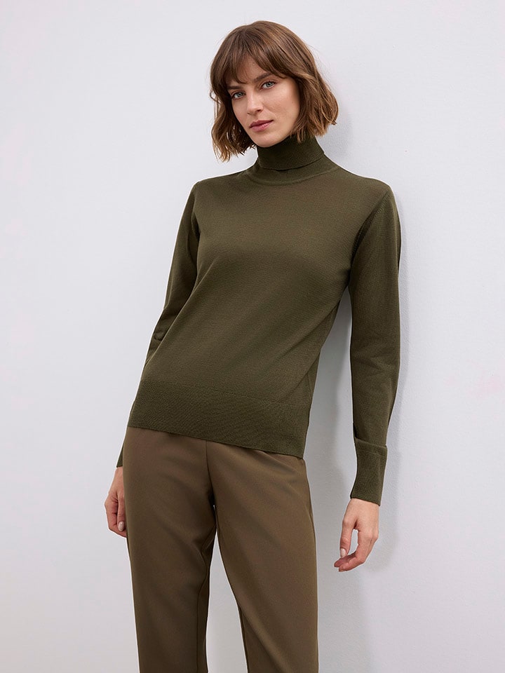 Водолазка темно-зеленого цвета BGN
Водолазка темно-зеленого цвета BGN