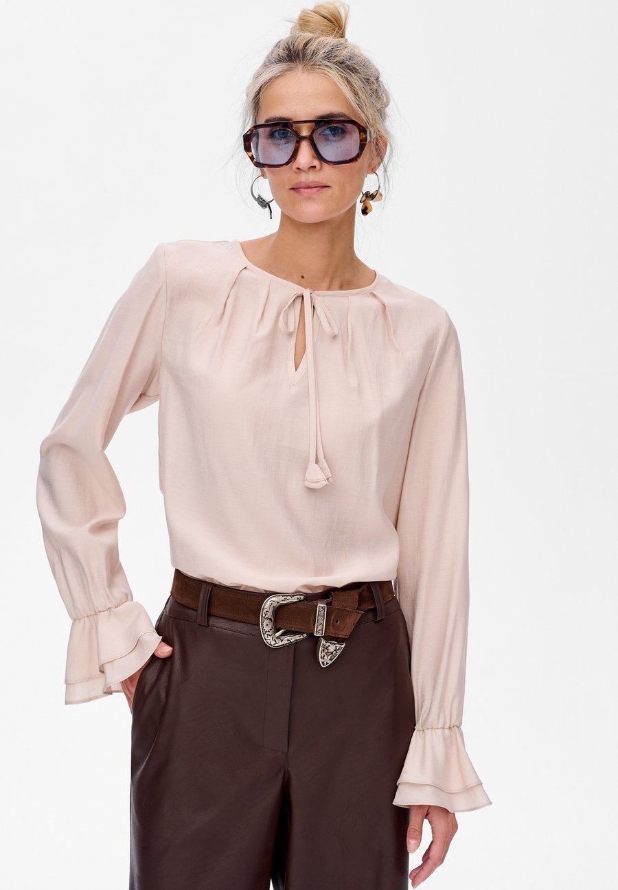 Блуза blue shadow LOUISE, Beige
Блуза blue shadow LOUISE, Beige