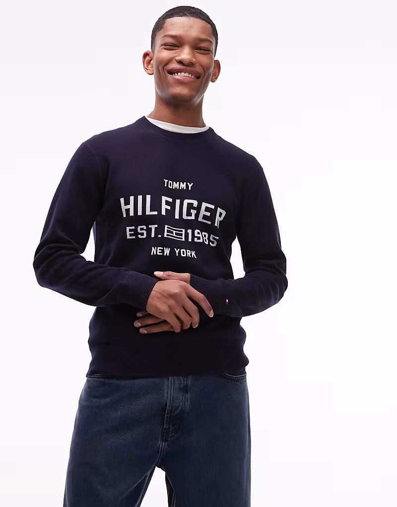 Джемпер с логотипом Tommy Hilfiger в темно-синем цвете 
Джемпер с логотипом Tommy Hilfiger в темно-синем цвете