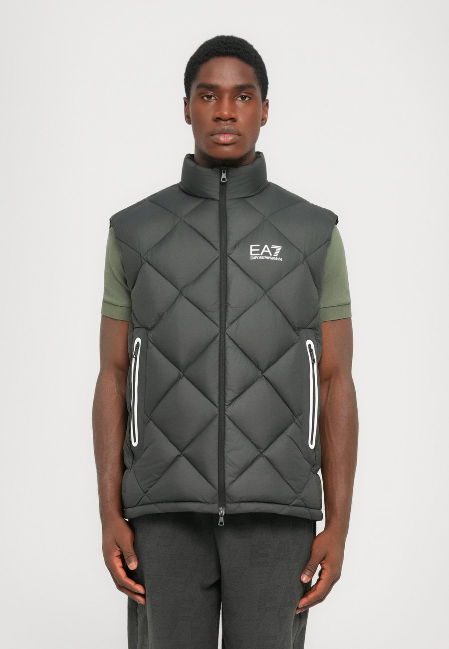 Куртка EA7 Emporio Armani MOUNTAIN QUILTED VEST, Black
Куртка EA7 Emporio Armani MOUNTAIN QUILTED VEST, Black