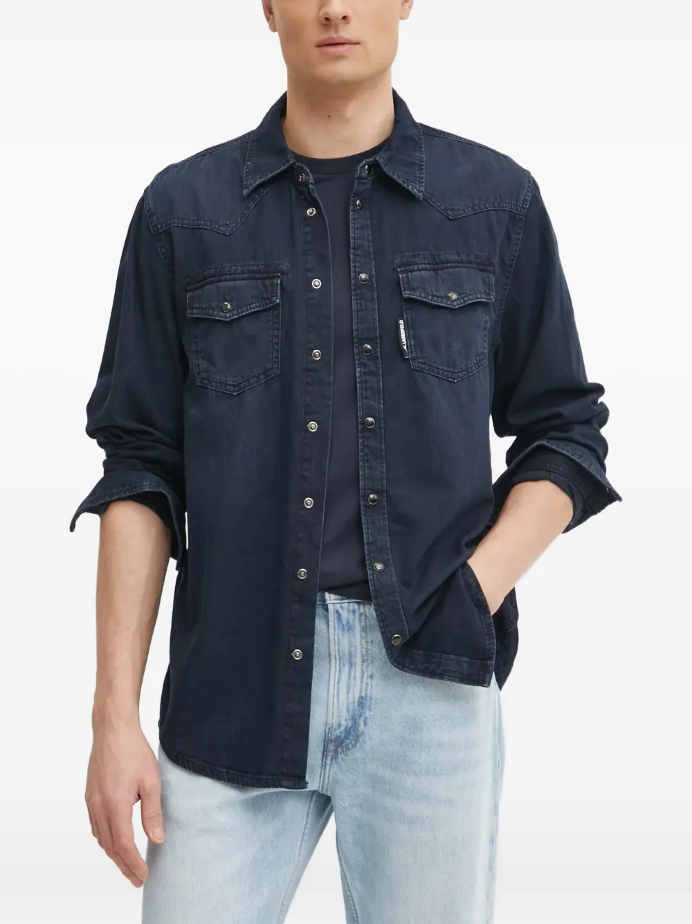 Джинсовая рубашка с карманами-клапанами KARL LAGERFELD, синий
Джинсовая рубашка с карманами-клапанами KARL LAGERFELD, синий