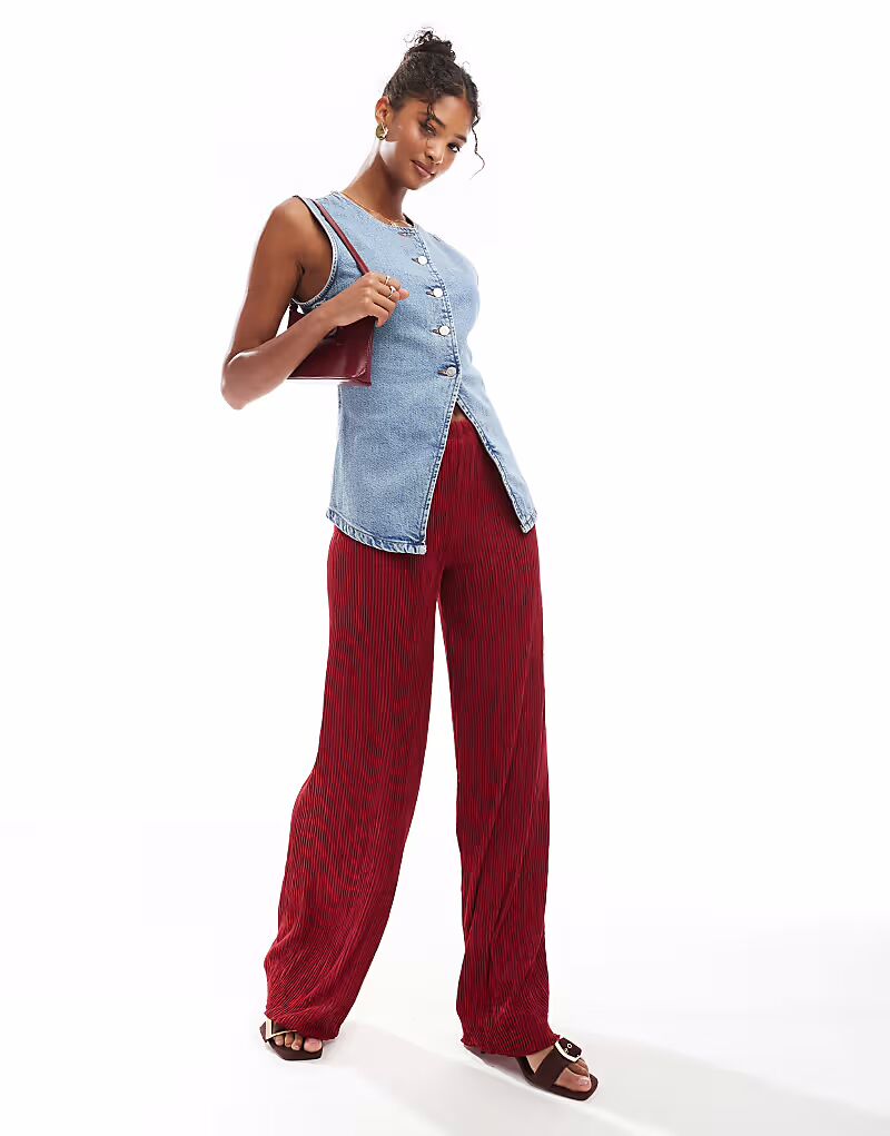 Широкие брюки-клеш ASOS DESIGN красного цвета с плиссе
Широкие брюки-клеш ASOS DESIGN красного цвета с плиссе