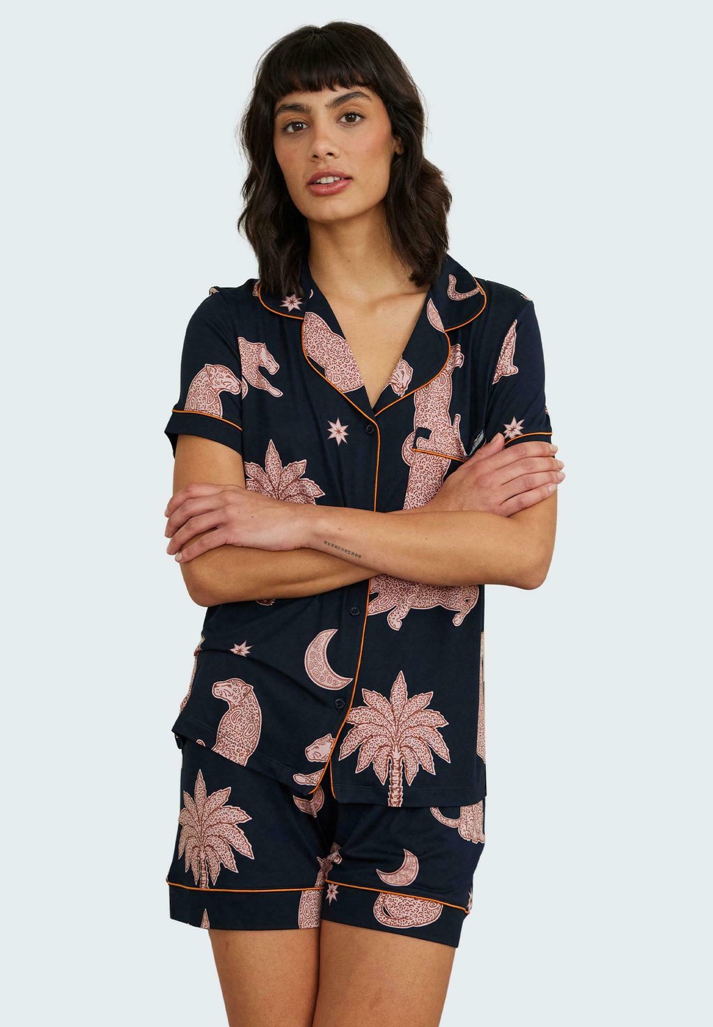 Пижама MIDNIGHT LEOPARD PRINT SET - Pyjama set Chelsea Peers, темно-синий
Пижама MIDNIGHT LEOPARD PRINT SET - Pyjama set Chelsea Peers, темно-синий