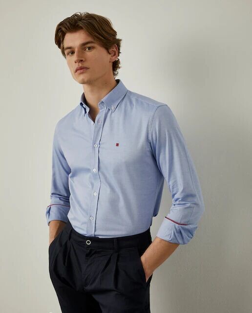 Мужская оксфордская рубашка приталенного кроя однотонного Lion Of Porches, синий
Мужская оксфордская рубашка приталенного кроя однотонного Lion Of Porches, синий