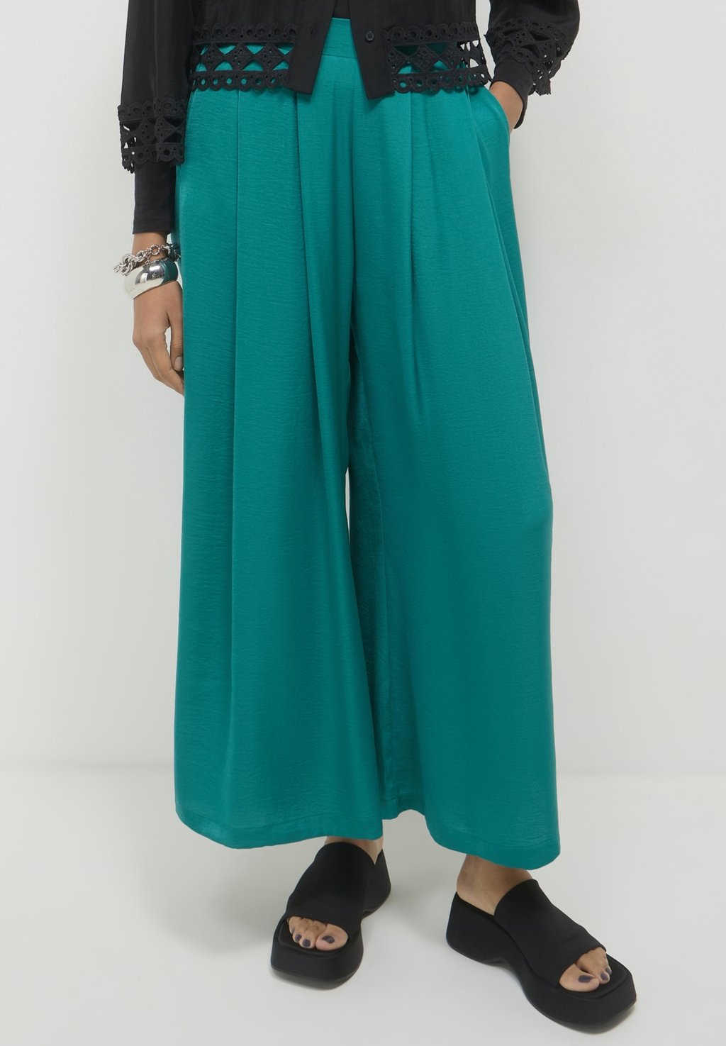 Брюки SIMIL Calliope, зеленый
Брюки SIMIL Calliope, зеленый