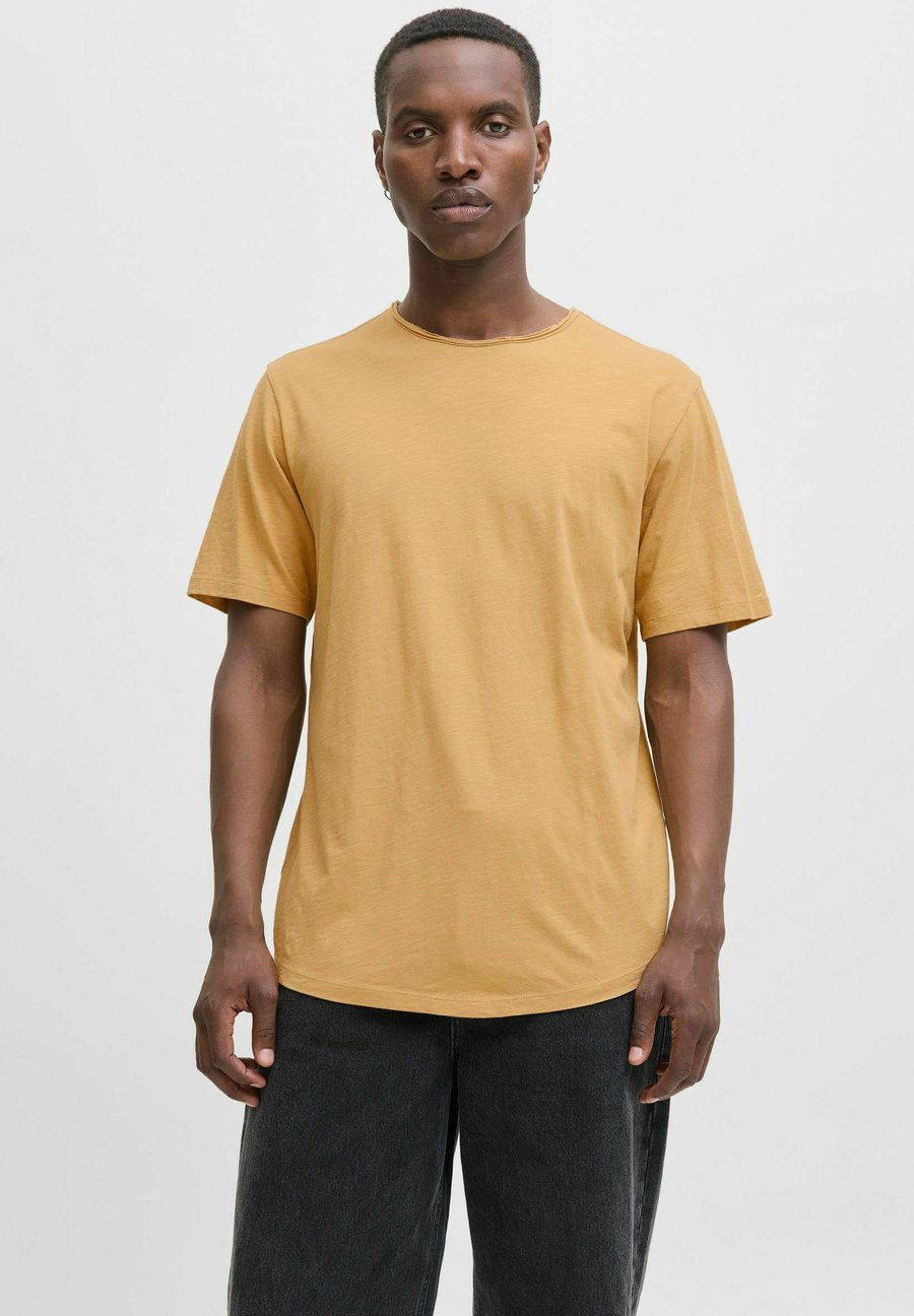 Футболка Jack & Jones EBASHER O-NECK SS, Curry/Brown
Футболка Jack & Jones EBASHER O-NECK SS, Curry/Brown