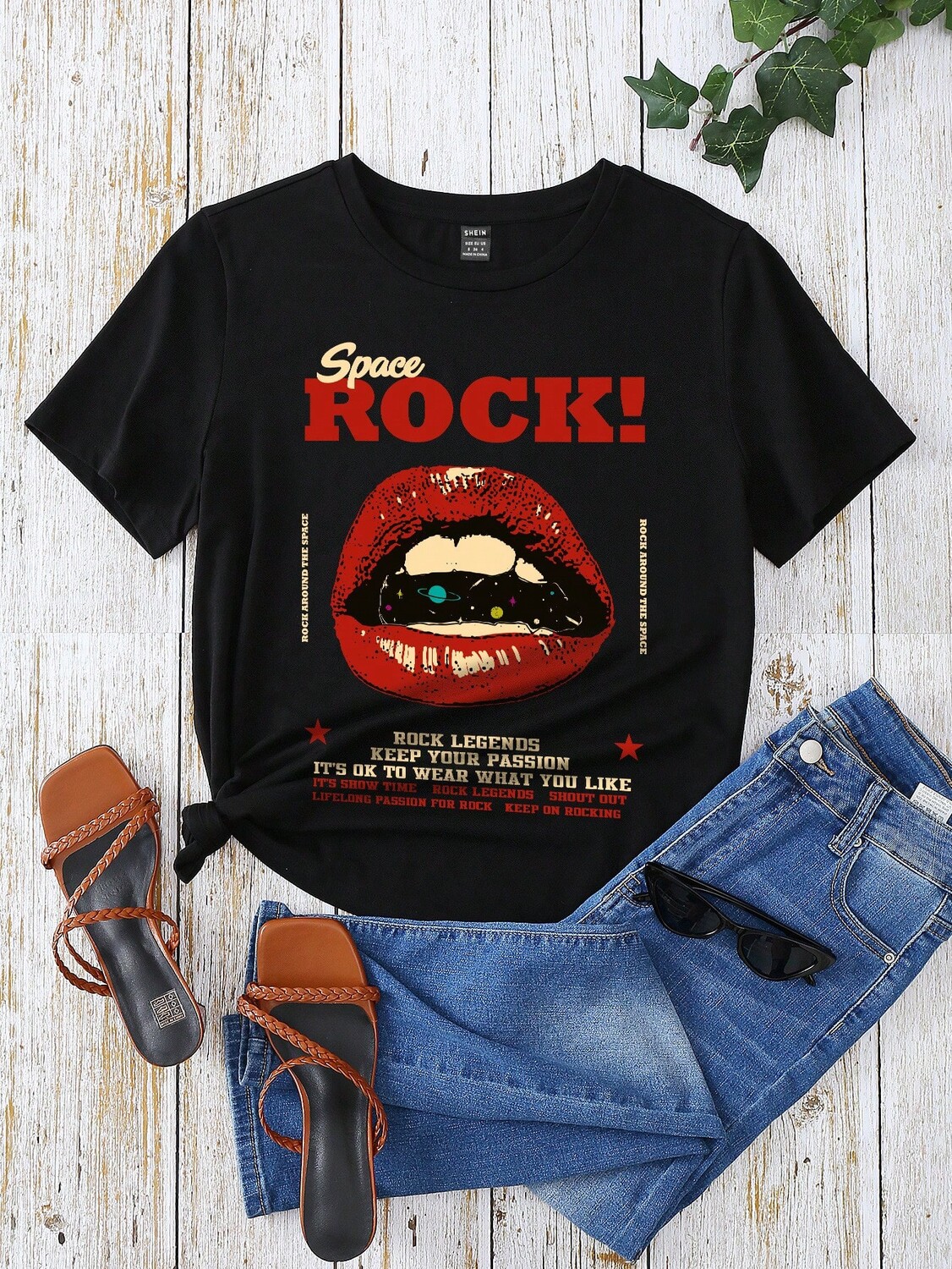 SHEIN LUNE Женская летняя футболка облегающего кроя с короткими рукавами, принтом губ и принтом букв на шее, черный цвет
SHEIN LUNE Женская летняя футболка облегающего кроя с короткими рукавами, принтом губ и принтом букв на шее, черный цвет