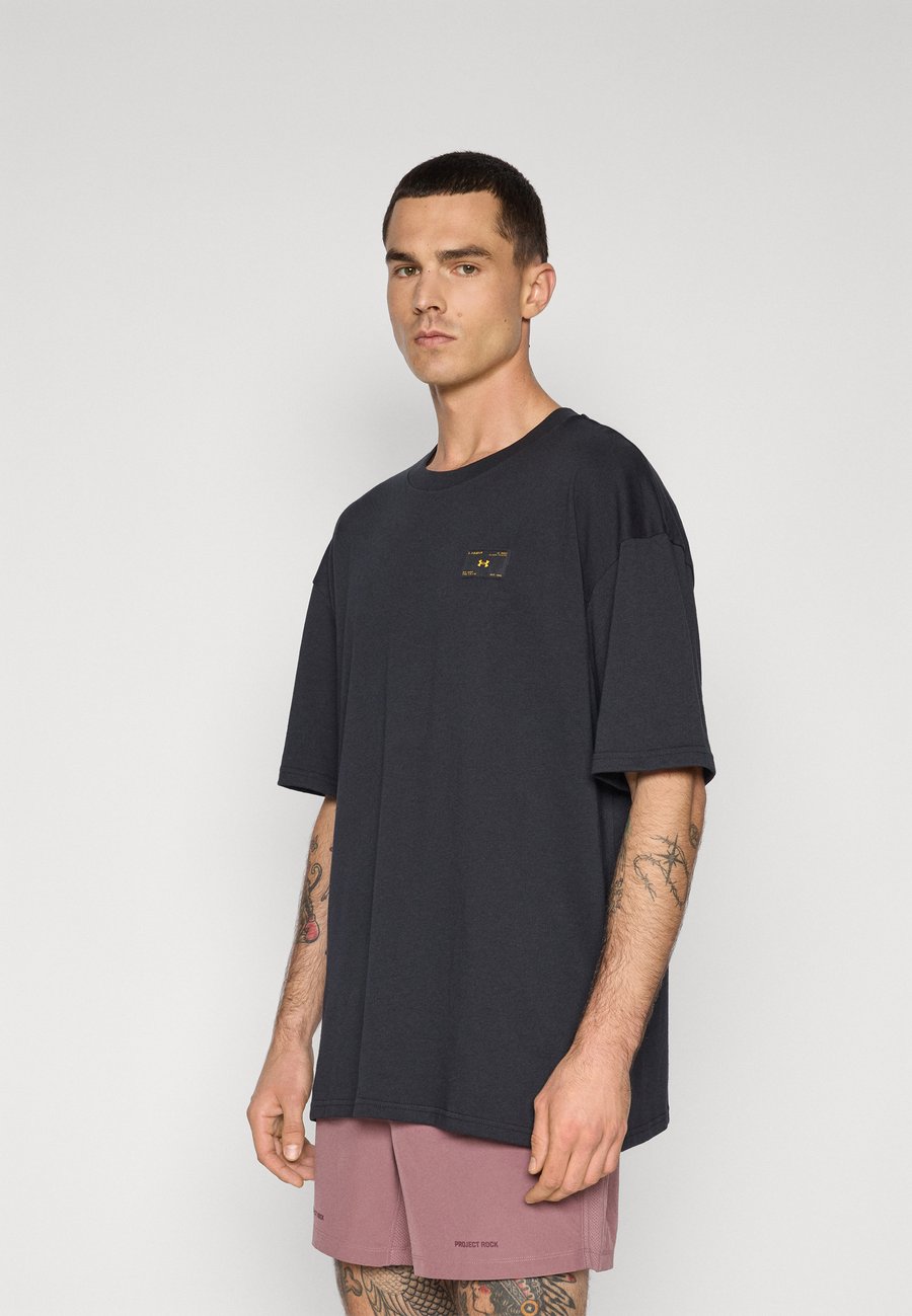 Спортивная футболка Under Armour LABEL , Black /Black
Спортивная футболка Under Armour LABEL , Black /Black