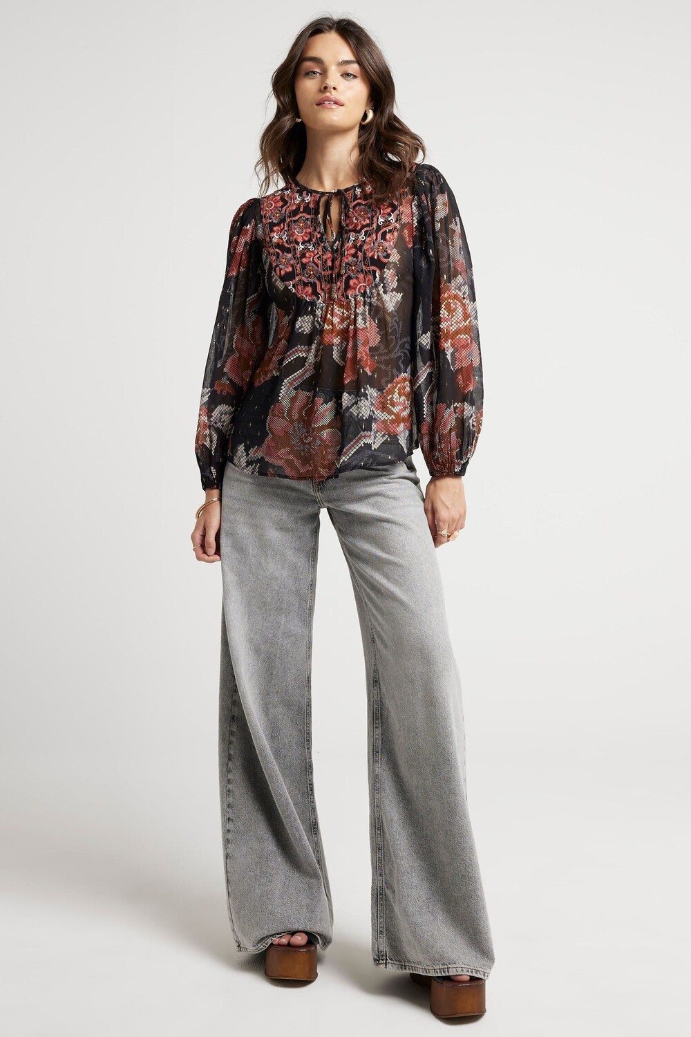 Верхняя часть с цветочным принтом River Island, черный
Верхняя часть с цветочным принтом River Island, черный