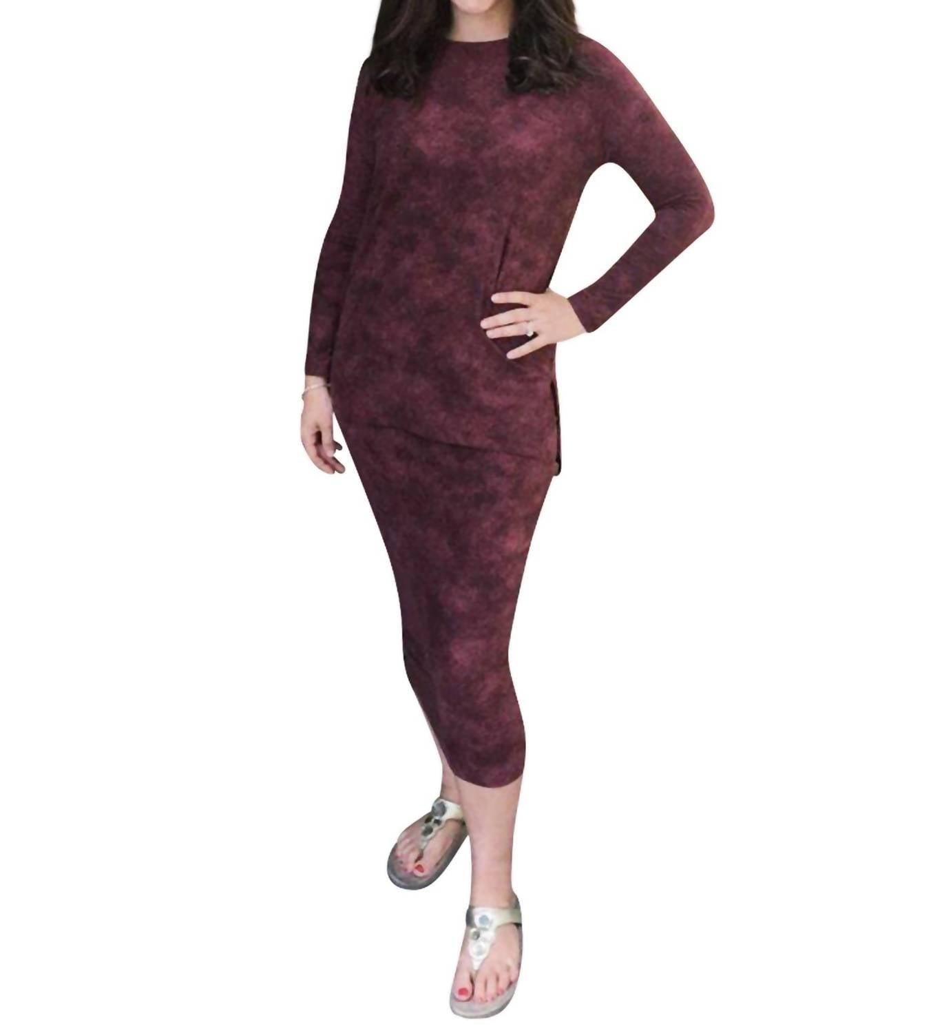 Высокий-низкий топ в бордовом цвете Daniella Faye
Высокий-низкий топ в бордовом цвете Daniella Faye