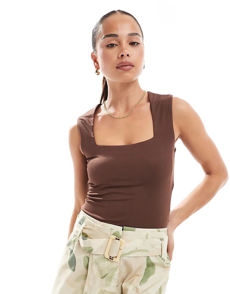 Боди New Look с квадратным вырезом коричневого цвета
Боди New Look с квадратным вырезом коричневого цвета