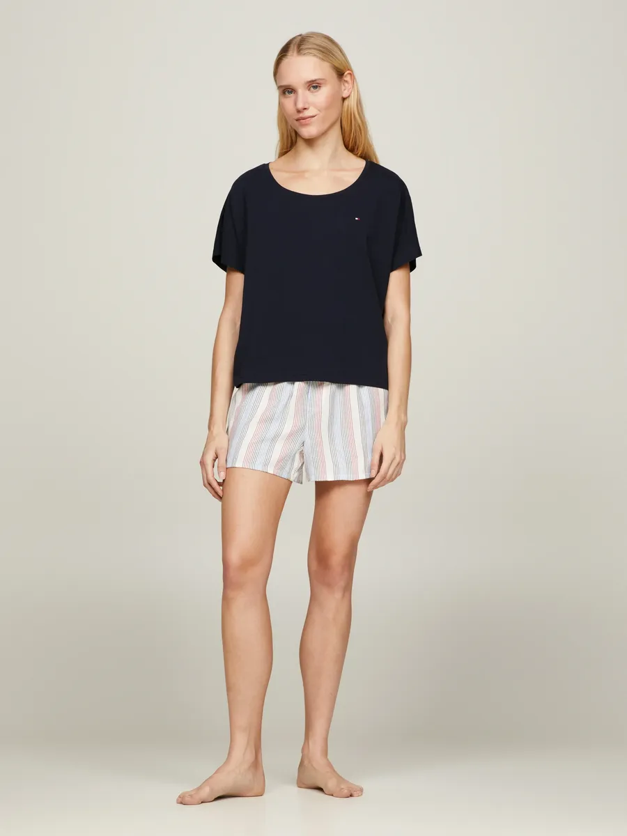 Tommy Hilfiger Underwear Пижама "SS PYJ SET WOVEN" (комплект, 2 предмета, рубашка+шорты), однотонная рубашка, шорты с рисунком, цвет Desert Sky / Global Stripe Ithaca
Tommy Hilfiger Underwear Пижама "SS PYJ SET WOVEN" (комплект, 2 предмета, рубашка+шорты), однотонная рубашка, шорты с рисунком, цвет Desert Sky / Global Stripe Ithaca
