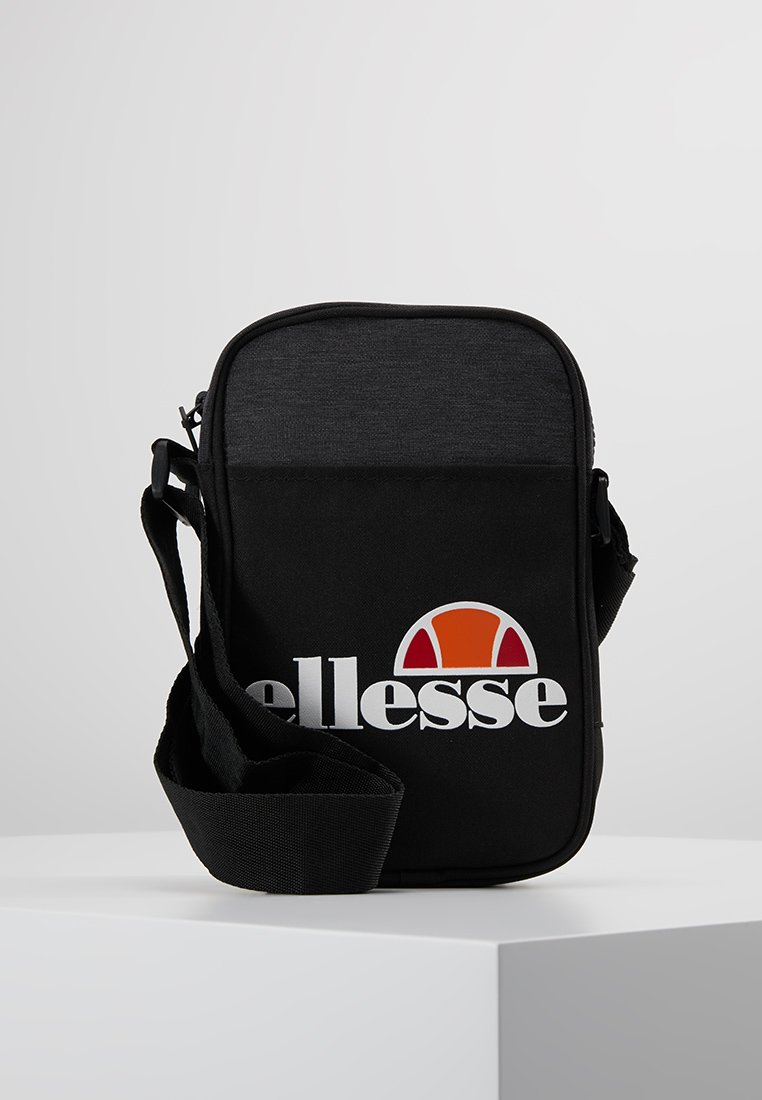 Сумка через плечо LUKKA - Across body bag Ellesse, черный
Сумка через плечо LUKKA - Across body bag Ellesse, черный