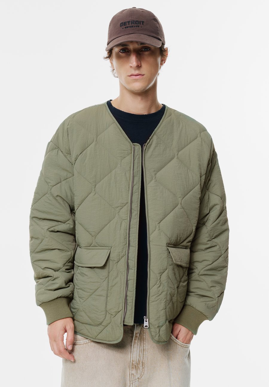 Куртка PULL&BEAR PADDED WITH POCKETS, Green
Куртка PULL&BEAR PADDED WITH POCKETS, Green