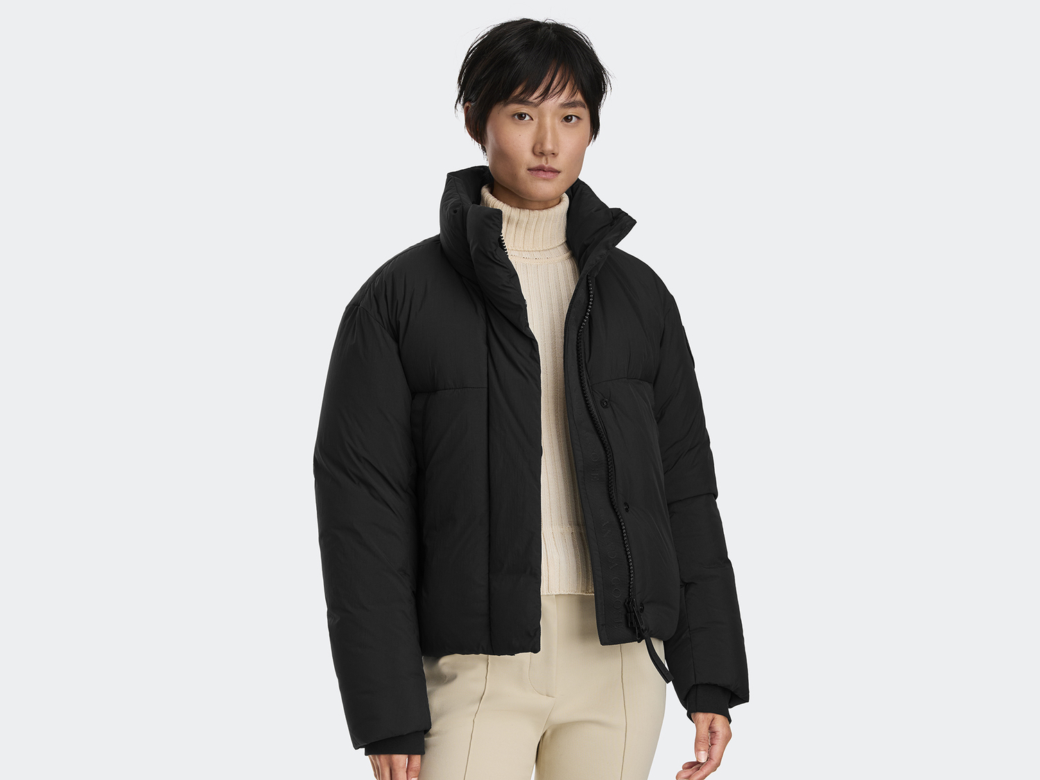 Пуховик Canada Goose Junction Cropped Black Label, черный
Пуховик Canada Goose Junction Cropped Black Label, черный