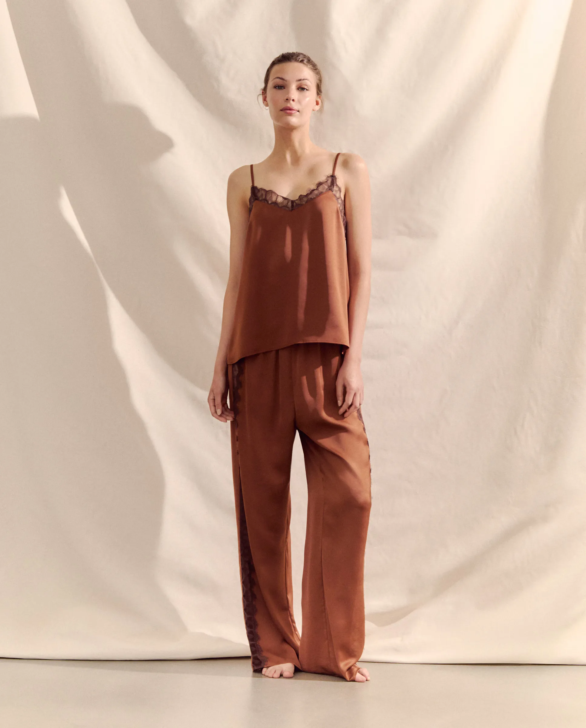 Женская пижама из сатина с бретелями Énfasis, коричневый
Женская пижама из сатина с бретелями Énfasis, коричневый