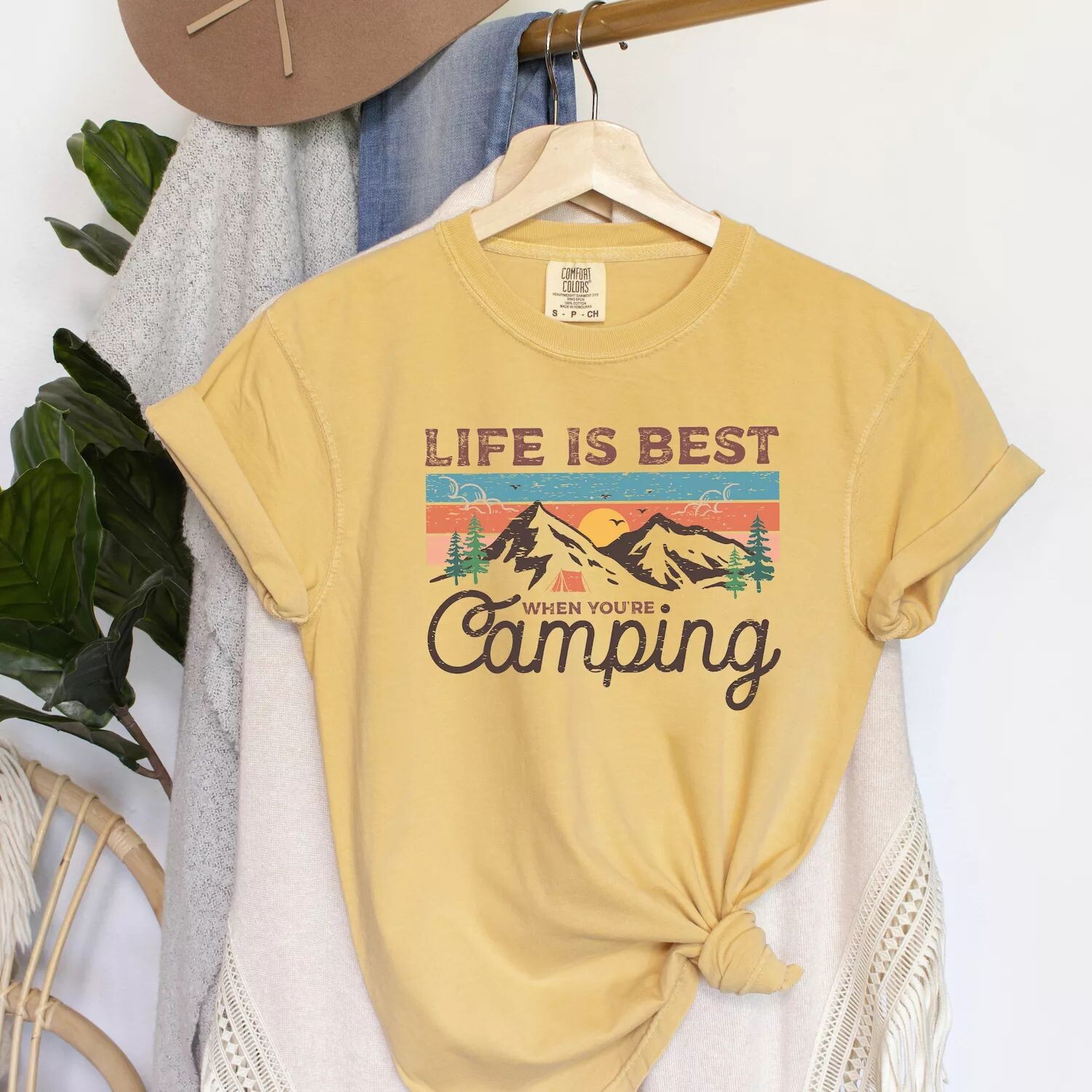 Жизнь лучше всего, когда вы в походе Футболки, окрашенные в одежде Simply Sage Market
Жизнь лучше всего, когда вы в походе Футболки, окрашенные в одежде Simply Sage Market