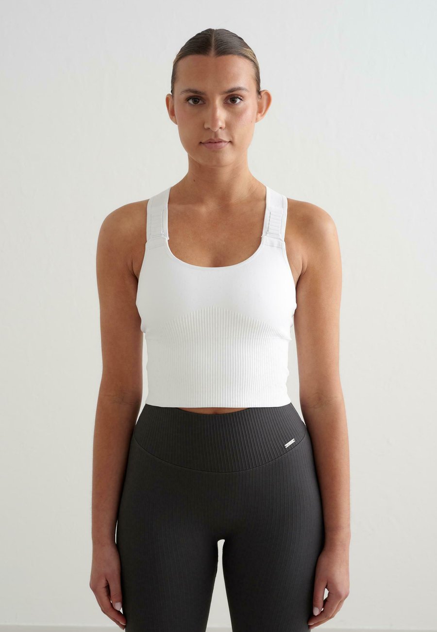 Бюстье aim’n SEAMLESS BRALETTE, White
Бюстье aim’n SEAMLESS BRALETTE, White
