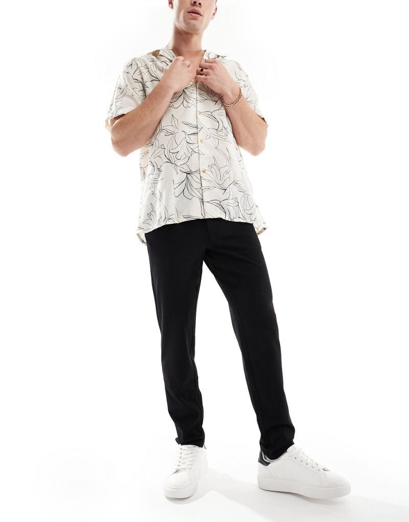 Черные брюки свободного кроя ONLY
Черные брюки свободного кроя ONLY