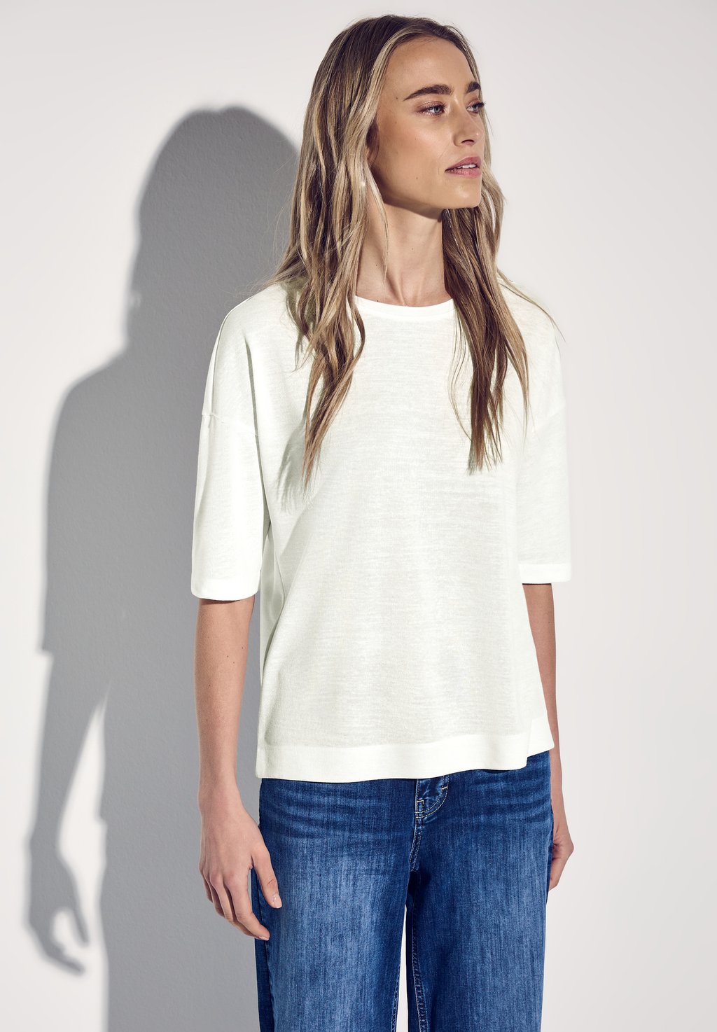 Базовая футболка LOOK Street One, слоновая кость
Базовая футболка LOOK Street One, слоновая кость