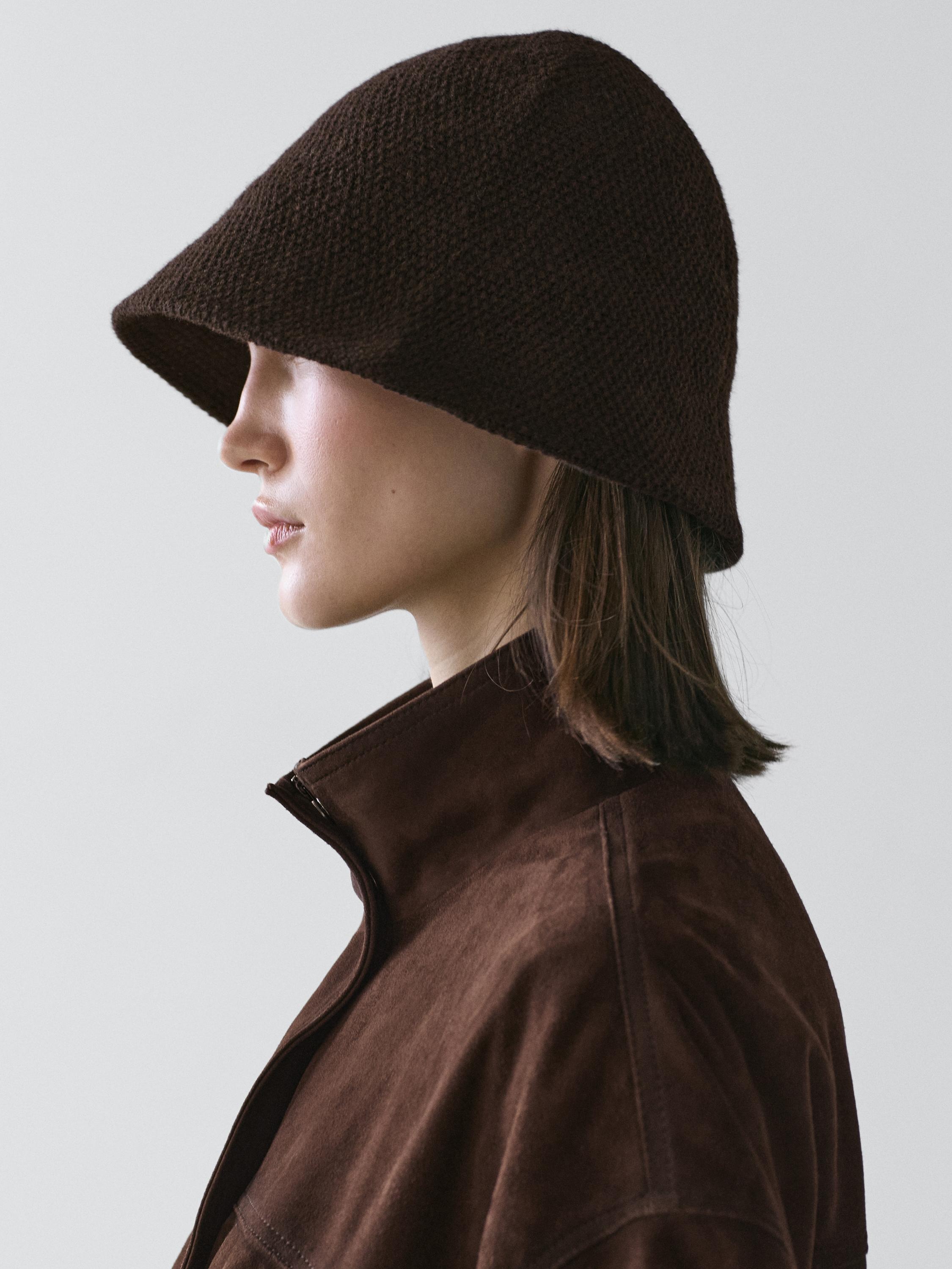 Вязаная шапка из смесовой шерсти Massimo Dutti, brown
Вязаная шапка из смесовой шерсти Massimo Dutti, brown