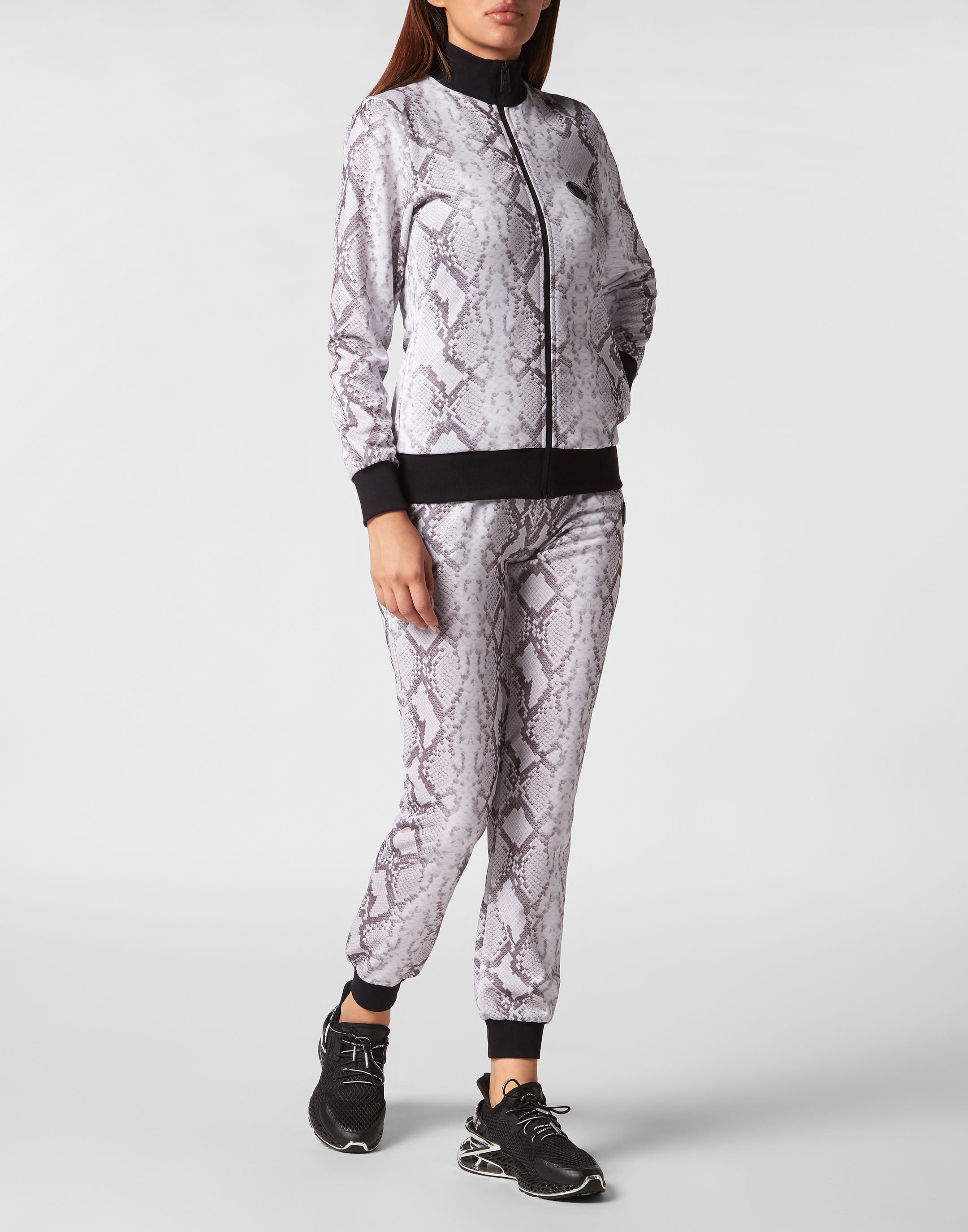 Спортивный костюм для бега из триацетата: верх/брюки Pitone PLEIN SPORT, серый
Спортивный костюм для бега из триацетата: верх/брюки Pitone PLEIN SPORT, серый