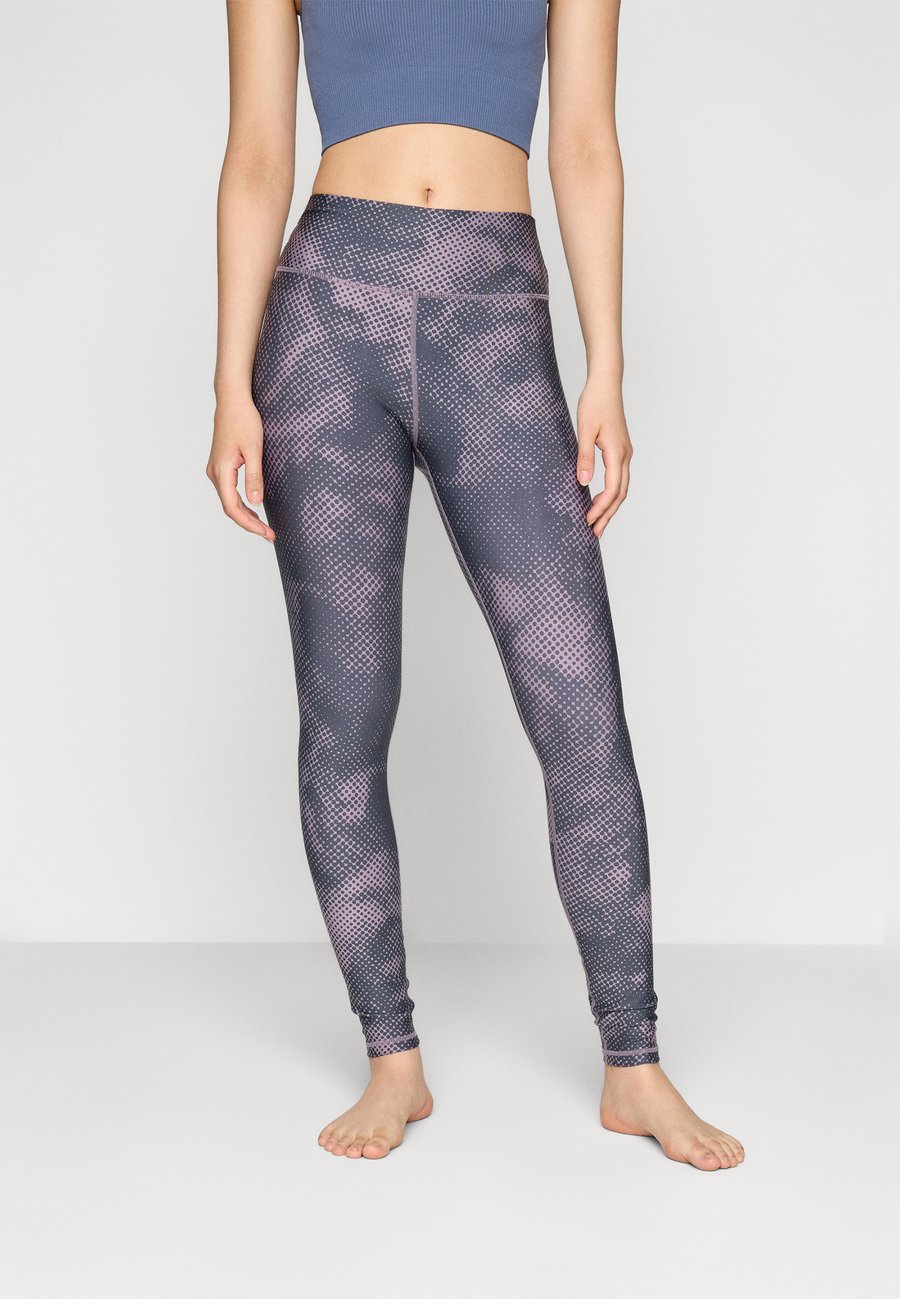 Леггинсы ONLY Play JAM-2-ROSE LIFE HW AOP TRAIN TIGHTS, Turbulence/Gray Ridge/Blue-Grey
Леггинсы ONLY Play JAM-2-ROSE LIFE HW AOP TRAIN TIGHTS, Turbulence/Gray Ridge/Blue-Grey