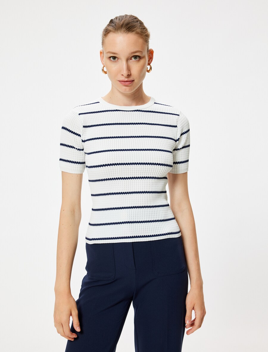 Свитер Koton Sweatshirt, темно-синий
Свитер Koton Sweatshirt, темно-синий