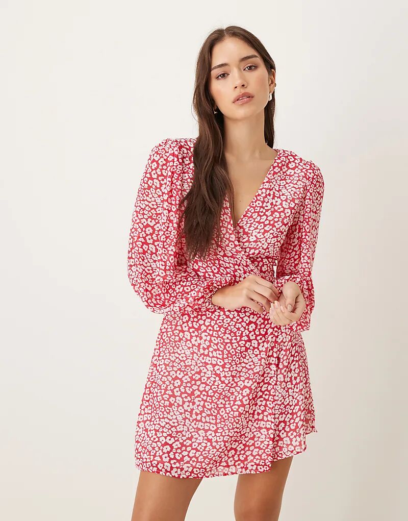 Glamorous мини-платье с V-образным вырезом из красного леопардового шифона
Glamorous мини-платье с V-образным вырезом из красного леопардового шифона