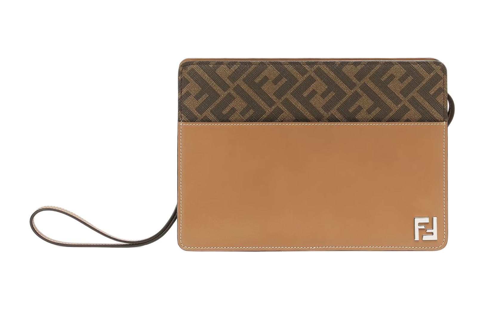 FENDI Кожаный клатч мужской коричневый и бежевый
FENDI Кожаный клатч мужской коричневый и бежевый