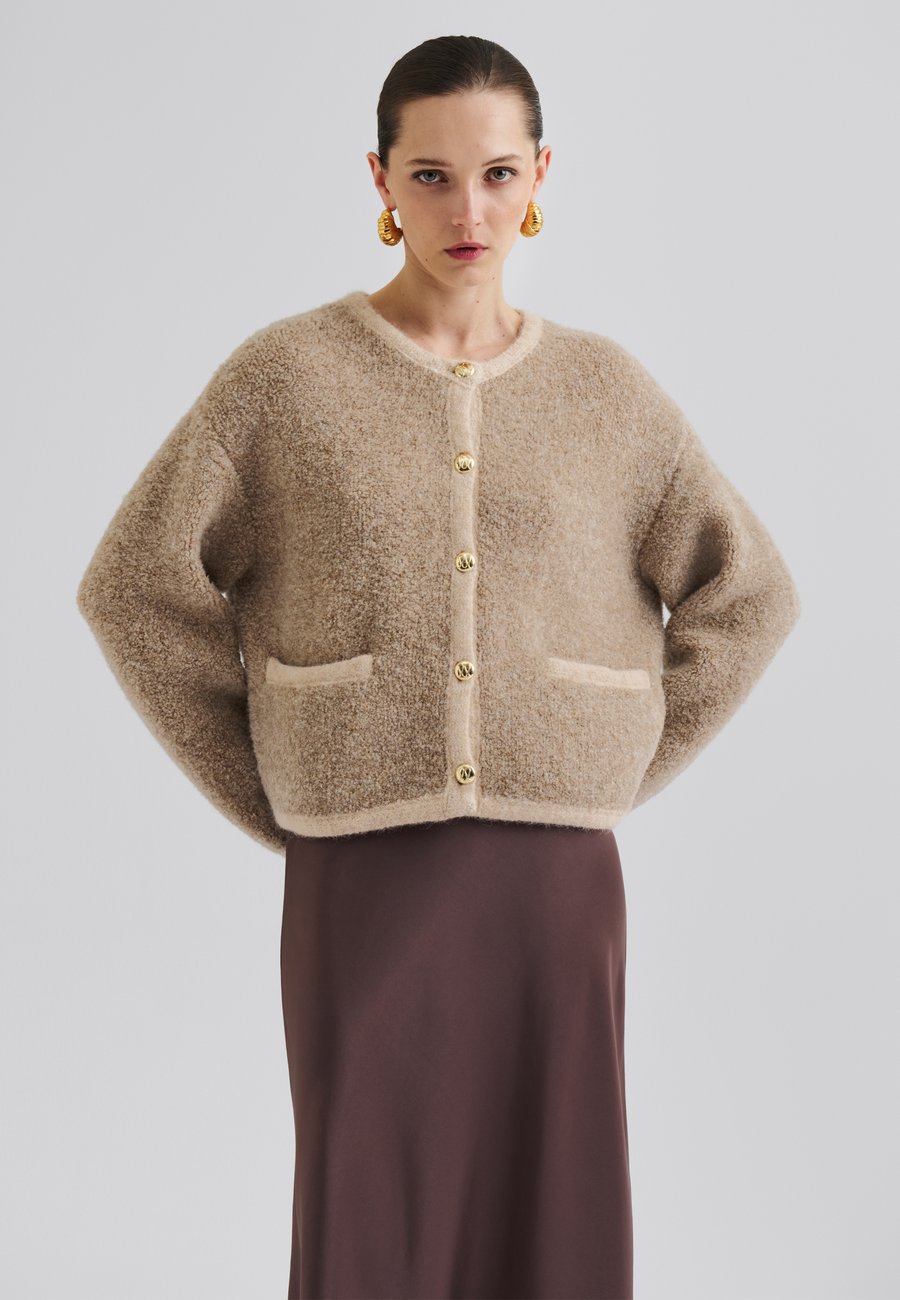 Кардиган Malina CARLY, Beige/Off-White
Кардиган Malina CARLY, Beige/Off-White