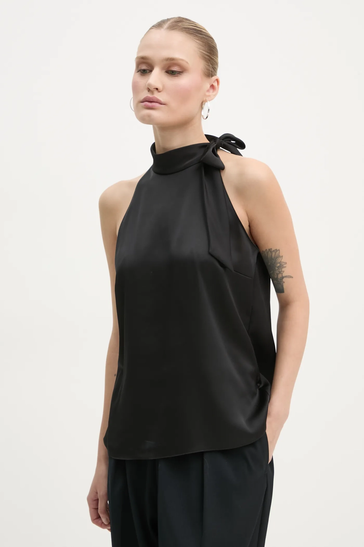 Блуза Theory, черный
Блуза Theory, черный