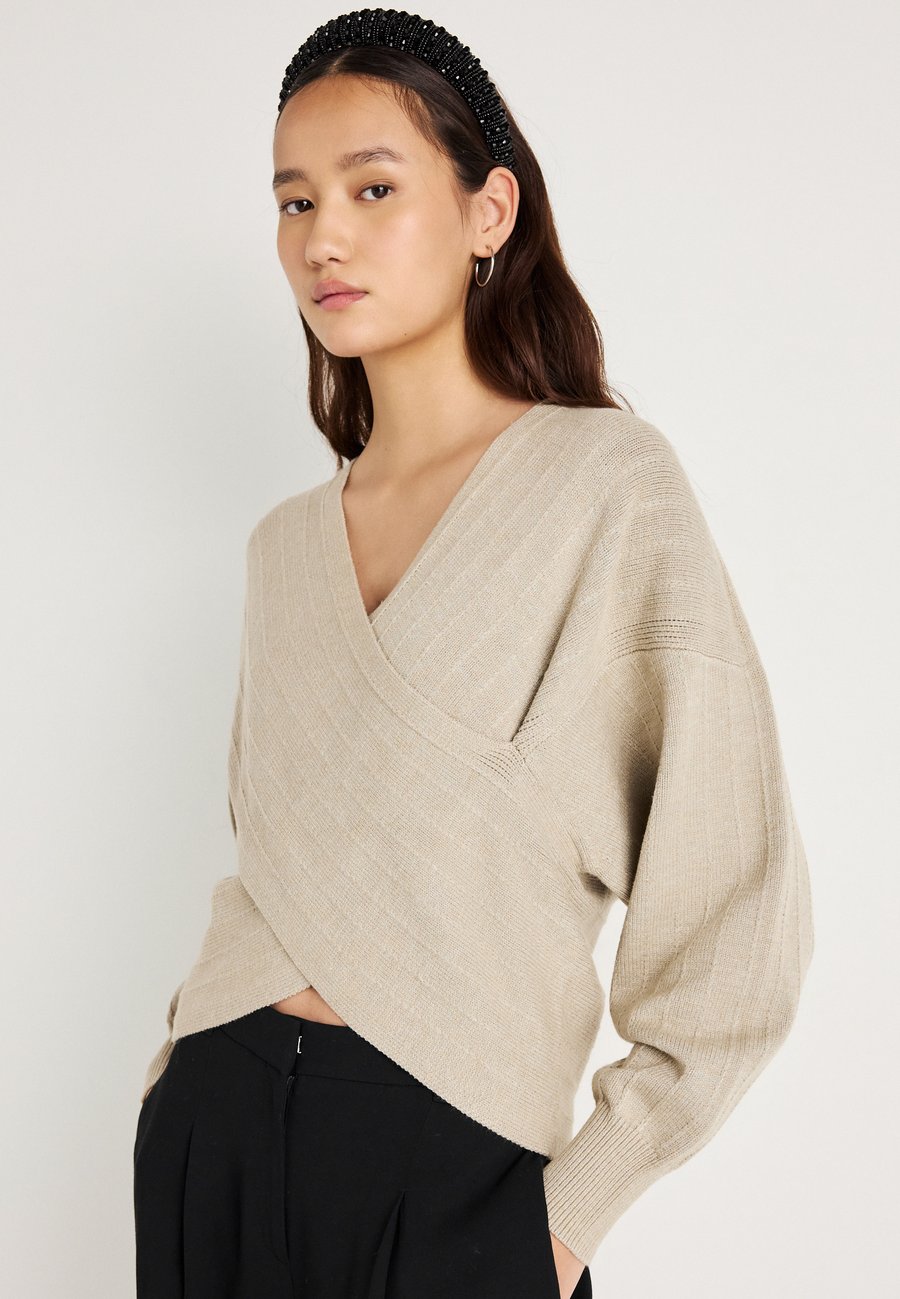 Джемпер MSCH Copenhagen RACHELLE WRAP PULLOVER, Warm Light Grey Melange/Beige
Джемпер MSCH Copenhagen RACHELLE WRAP PULLOVER, Warm Light Grey Melange/Beige