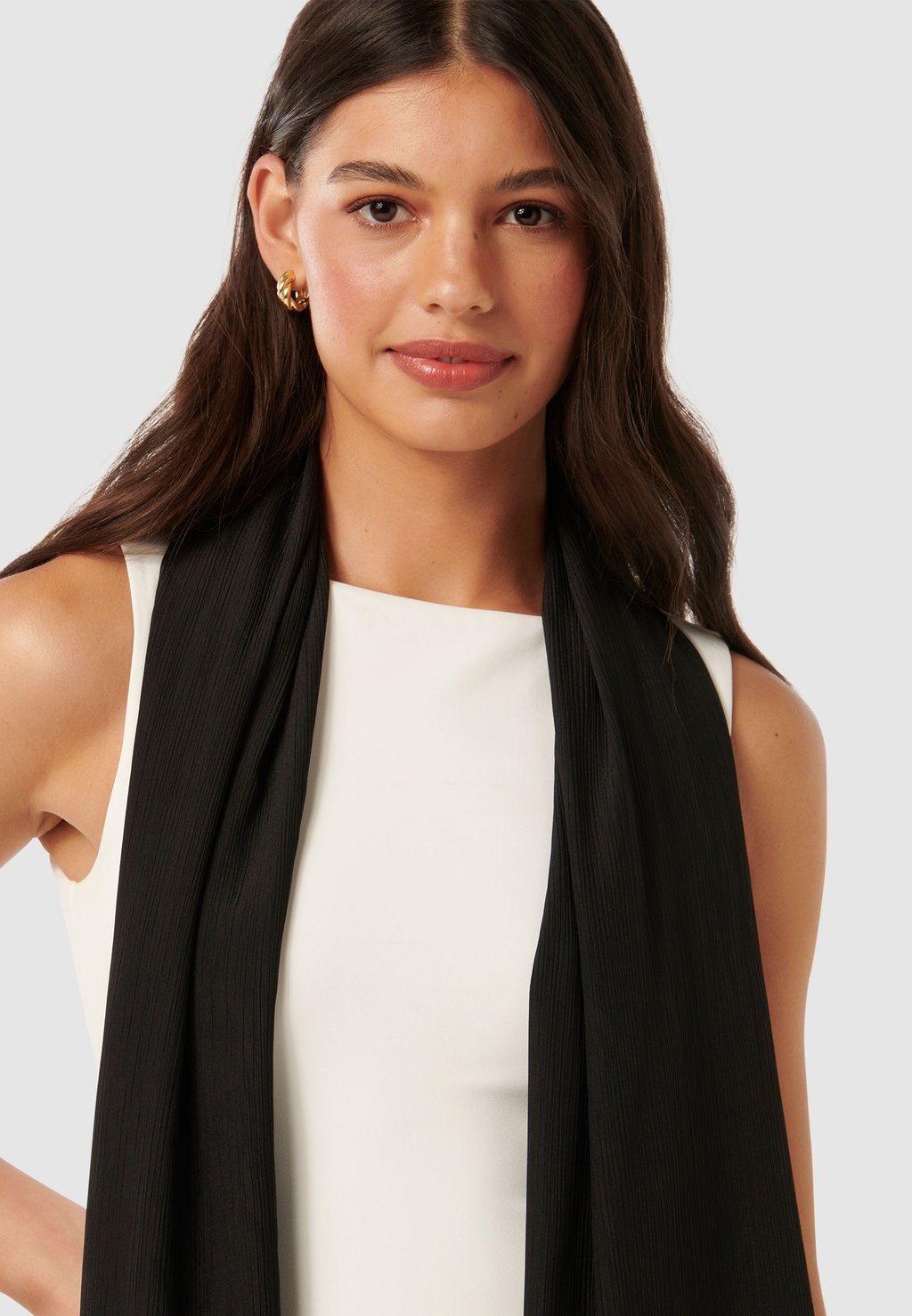 Шарф CORA CRINKLE Forever New, черный
Шарф CORA CRINKLE Forever New, черный