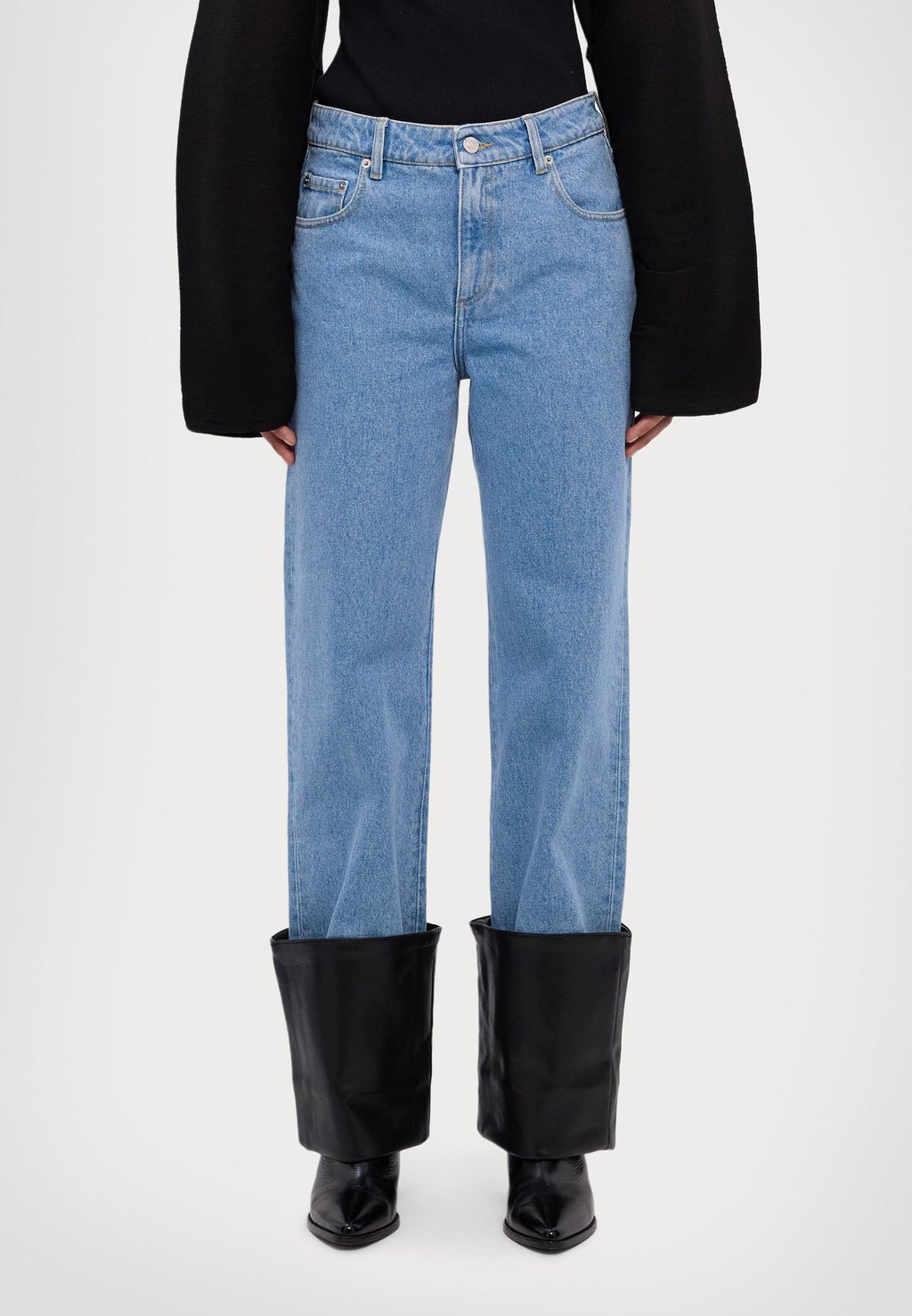 Джинсы прямого покроя RAYNEE Nanushka, синий
Джинсы прямого покроя RAYNEE Nanushka, синий