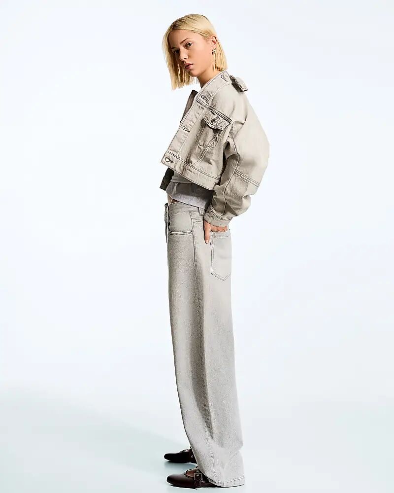 Джинсы Bershka Barrel светло-серого цвета 
Джинсы Bershka Barrel светло-серого цвета