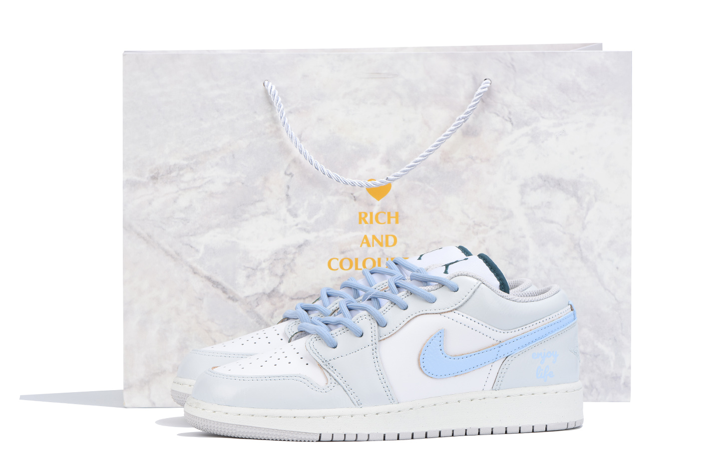 Jordan Air 1 Low SE нескользящие устойчивые к истиранию низкие детские баскетбольные кроссовки gray blue для подростков
Jordan Air 1 Low SE нескользящие устойчивые к истиранию низкие детские баскетбольные кроссовки gray blue для подростков