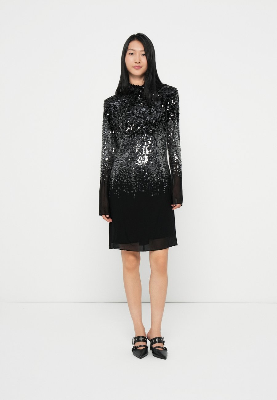 Платье KARL LAGERFELD STUDIO DEGRADE DRESS, Black
Платье KARL LAGERFELD STUDIO DEGRADE DRESS, Black