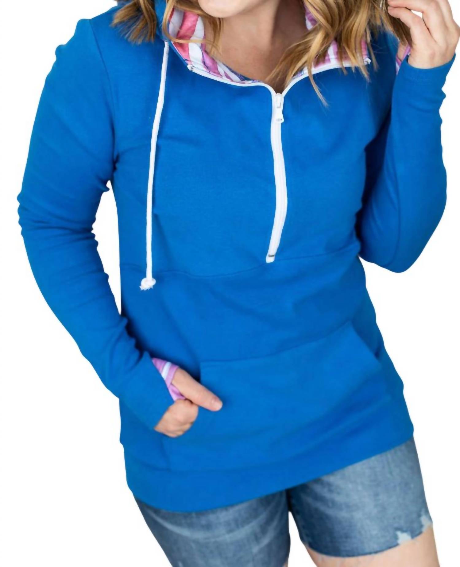 Классическая толстовка с застежкой-молнией до середины груди в ярко-синюю радужную полоску Michelle Mae, ярко-синий
Классическая толстовка с застежкой-молнией до середины груди в ярко-синюю радужную полоску Michelle Mae, ярко-синий